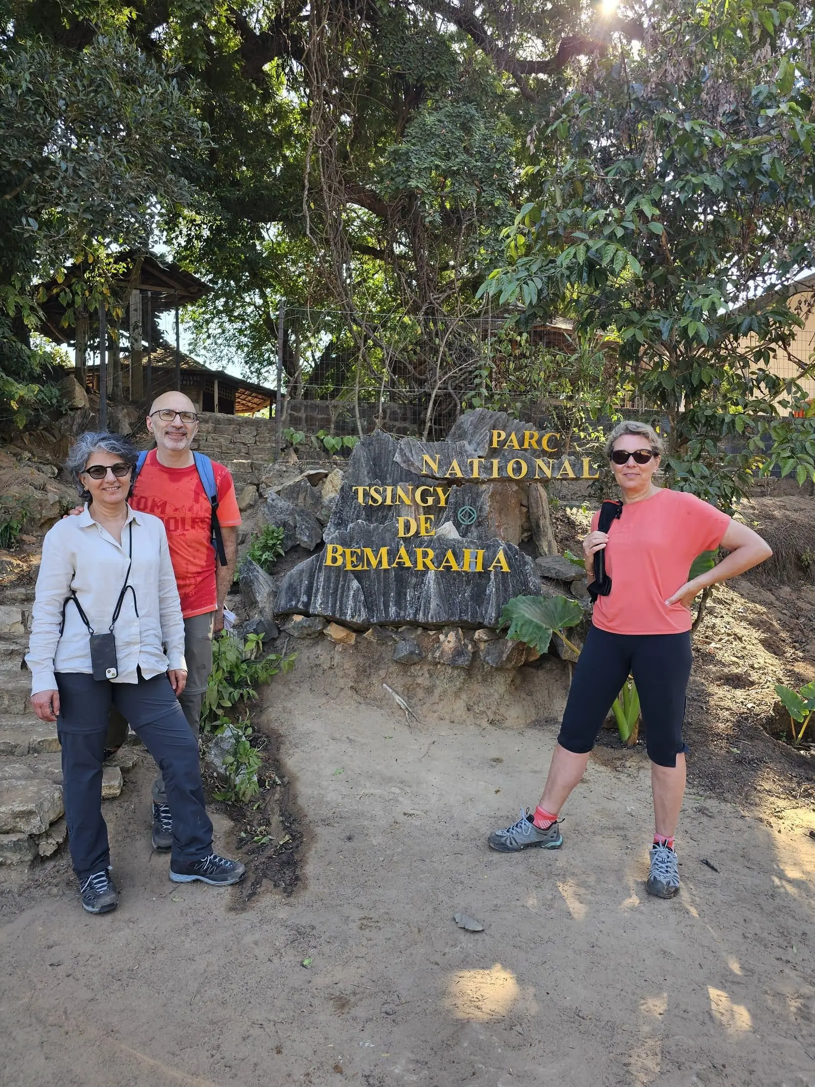 Small Tsingy limestone discovery route